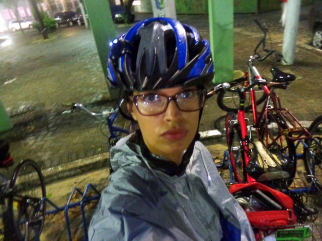 Sheryda Lopes Capa de chuva pedalar poncho bicicleta Blog De Bike na Cidade Resenha (3)